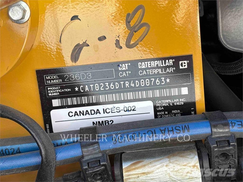 CAT 236D3 C3H2 لوادر انزلاقية التوجيه