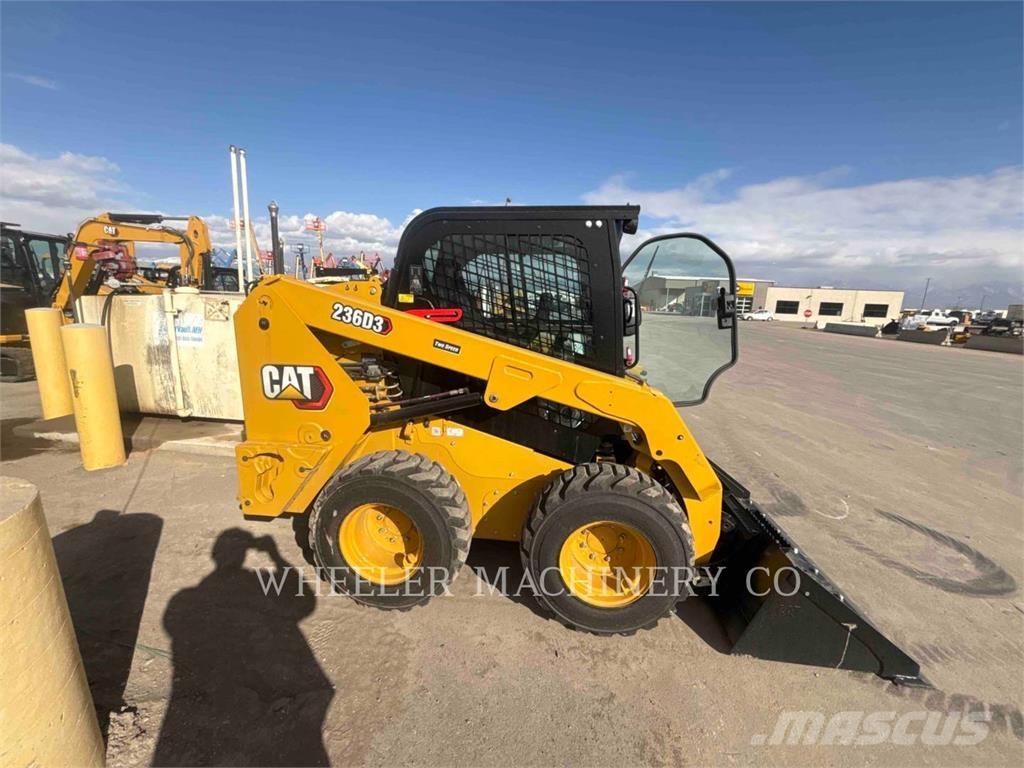 CAT 236D3 C3H2 لوادر انزلاقية التوجيه