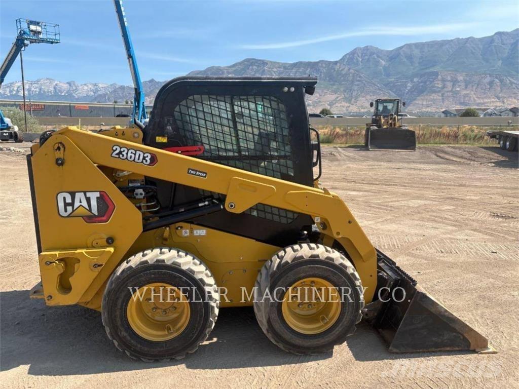 CAT 236D3 C3H2 لوادر انزلاقية التوجيه