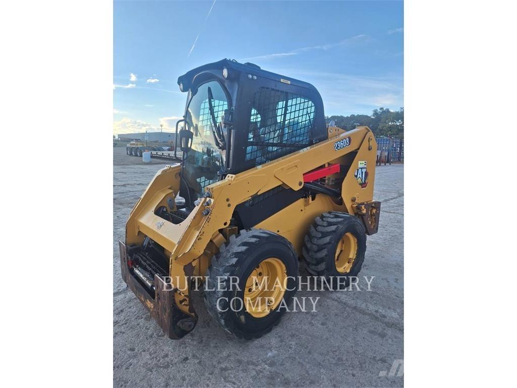 CAT 236D3 C3H2 لوادر انزلاقية التوجيه