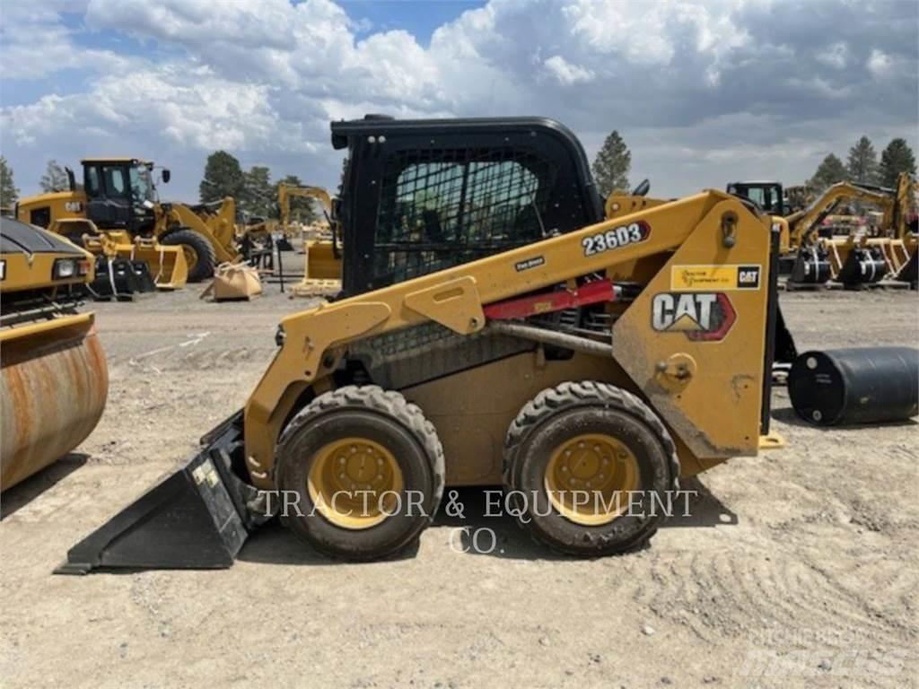CAT 236D3 H2CB لوادر انزلاقية التوجيه