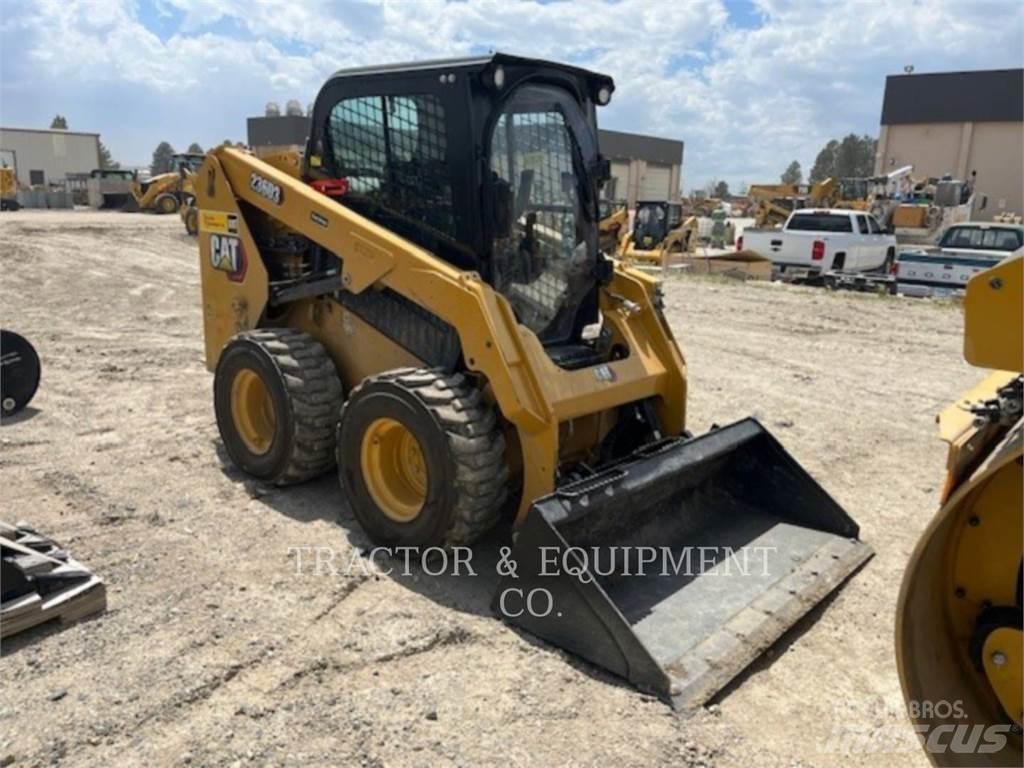CAT 236D3 H2CB لوادر انزلاقية التوجيه