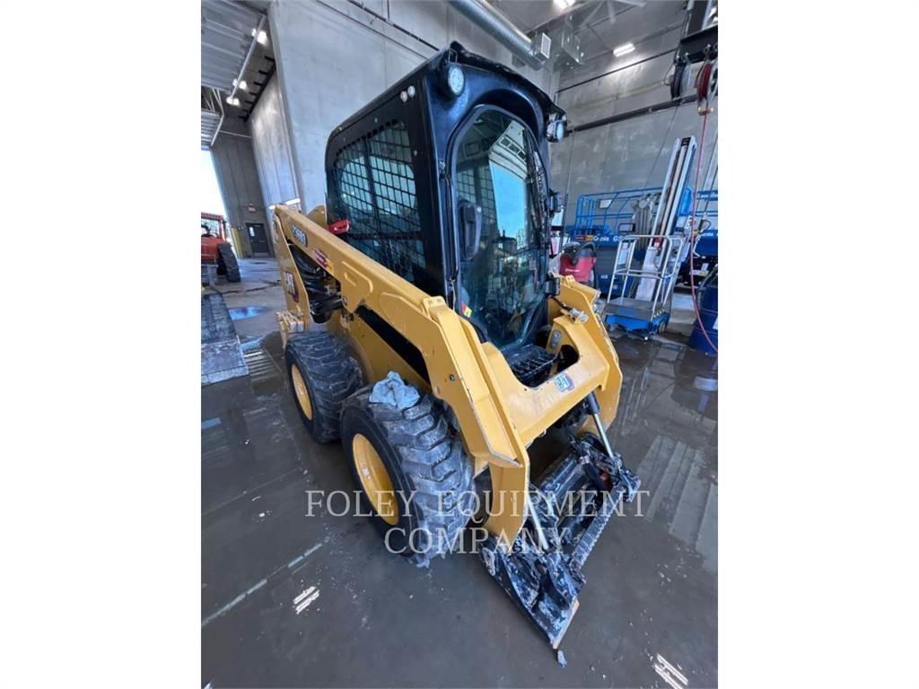 CAT 236D3STD2C لوادر انزلاقية التوجيه
