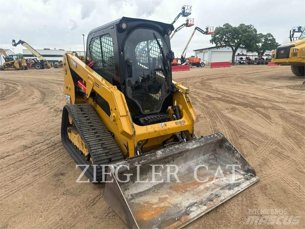CAT 239D3 لوادر زحافة