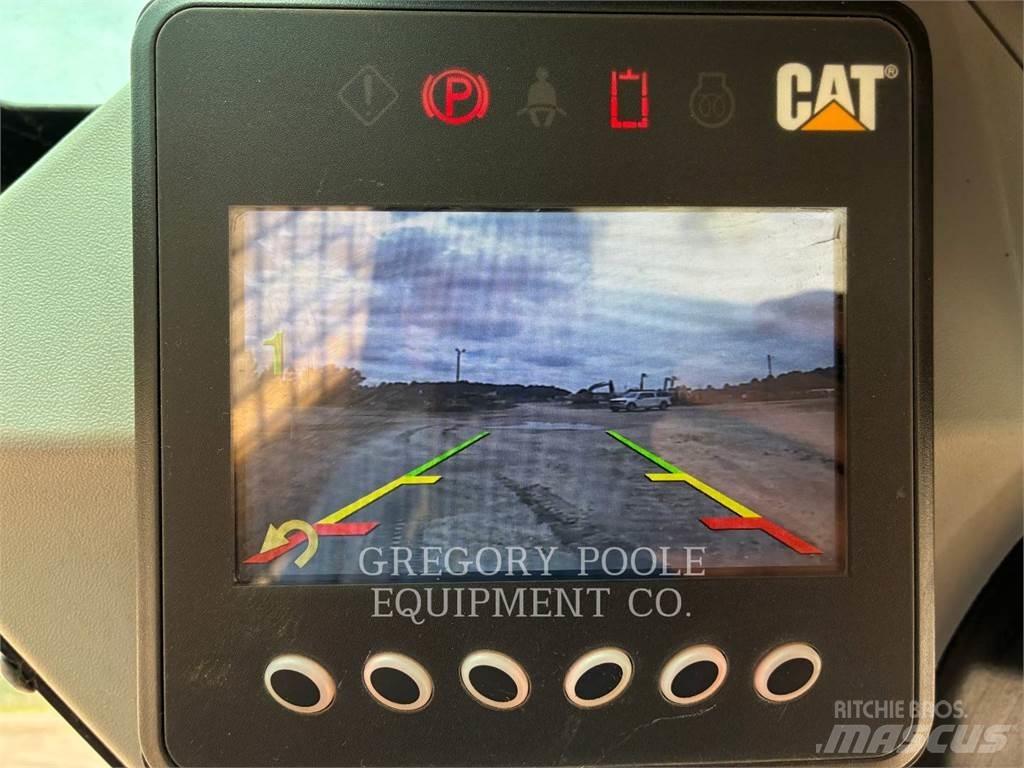 CAT 239D3 لوادر زحافة