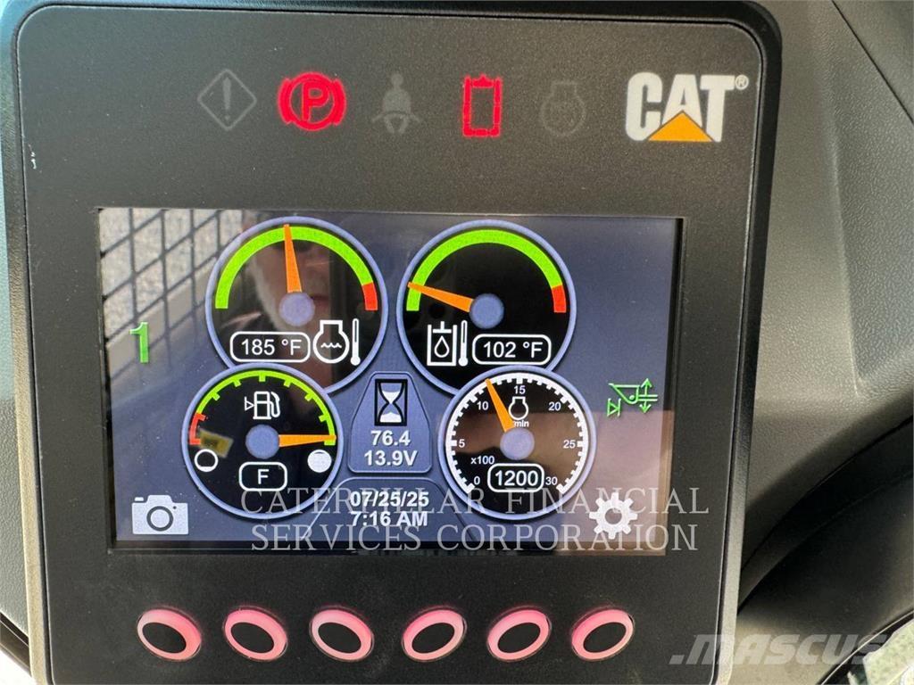 CAT 239D3 لوادر زحافة