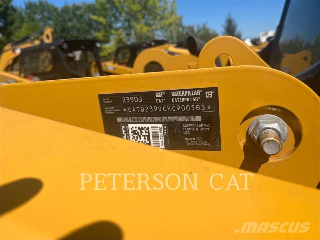 CAT 239D3 لوادر انزلاقية التوجيه