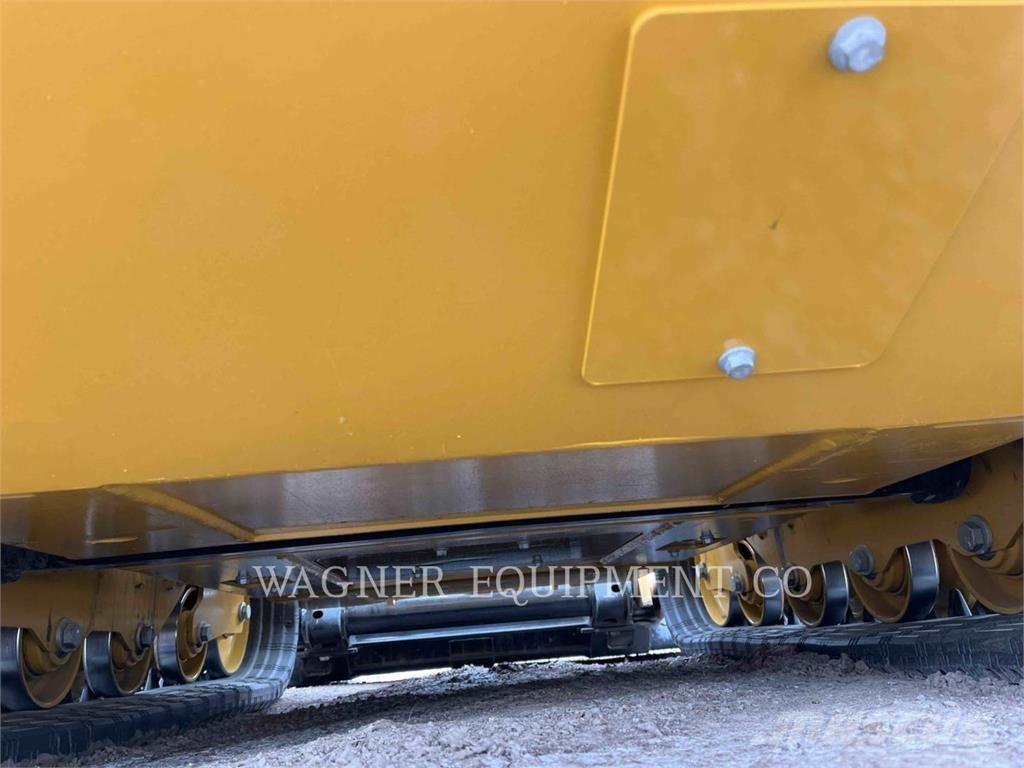 CAT 239D3 لوادر زحافة