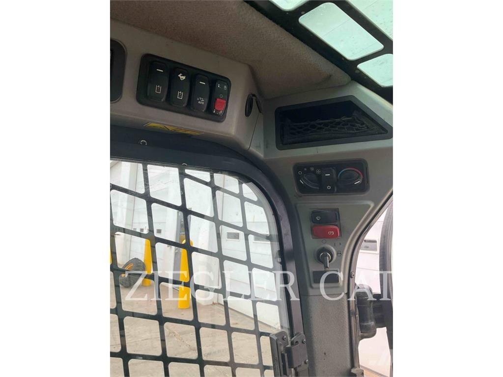 CAT 239D3 لوادر زحافة