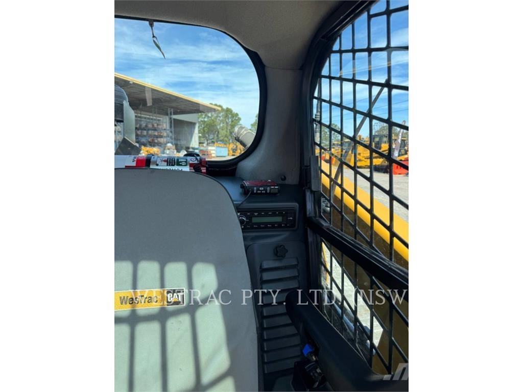 CAT 239D3 لوادر زحافة