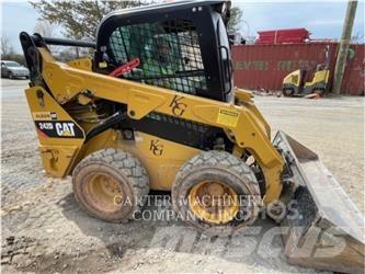 CAT 242D لوادر انزلاقية التوجيه