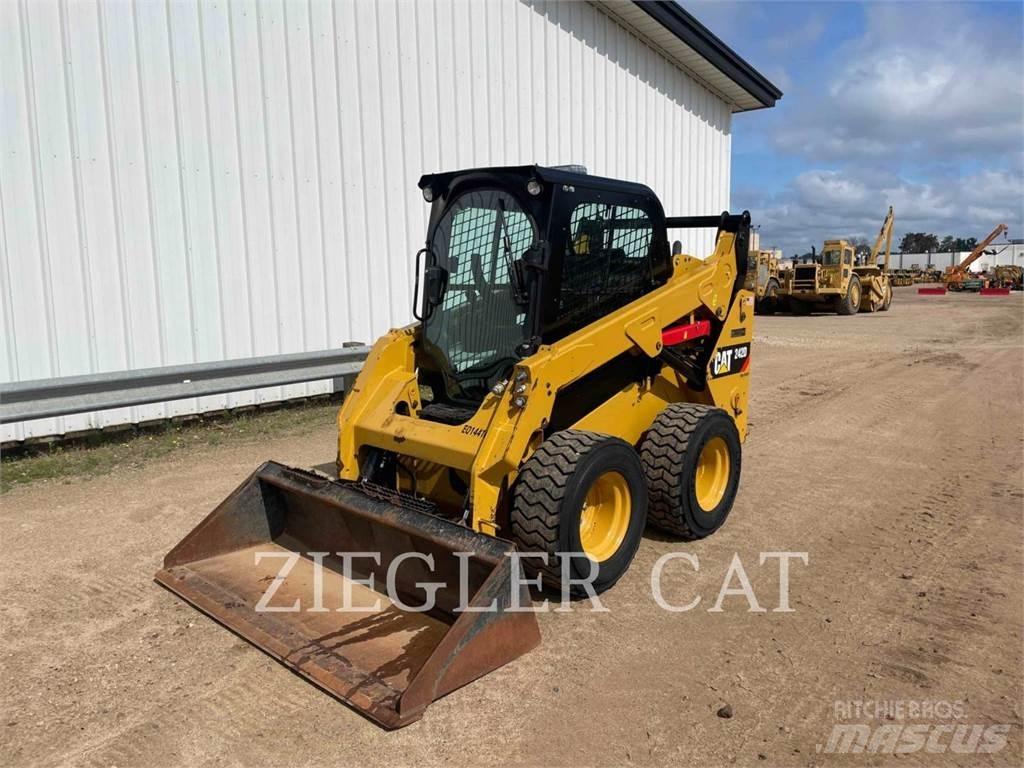 CAT 242D لوادر انزلاقية التوجيه