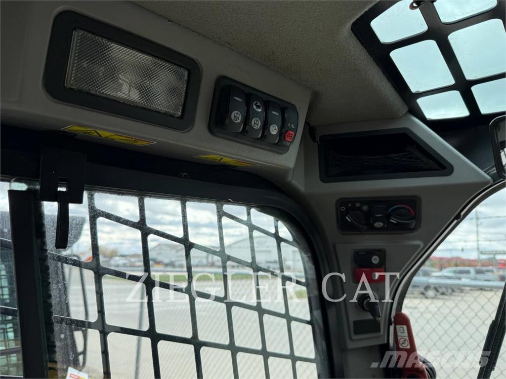 CAT 242D لوادر انزلاقية التوجيه