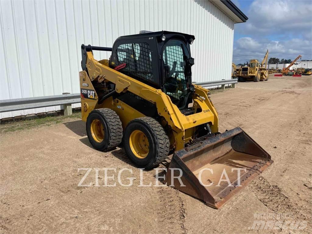 CAT 242D لوادر انزلاقية التوجيه