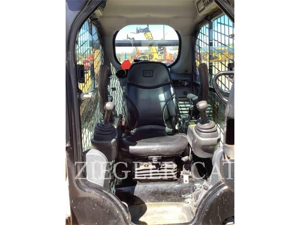 CAT 242D لوادر انزلاقية التوجيه