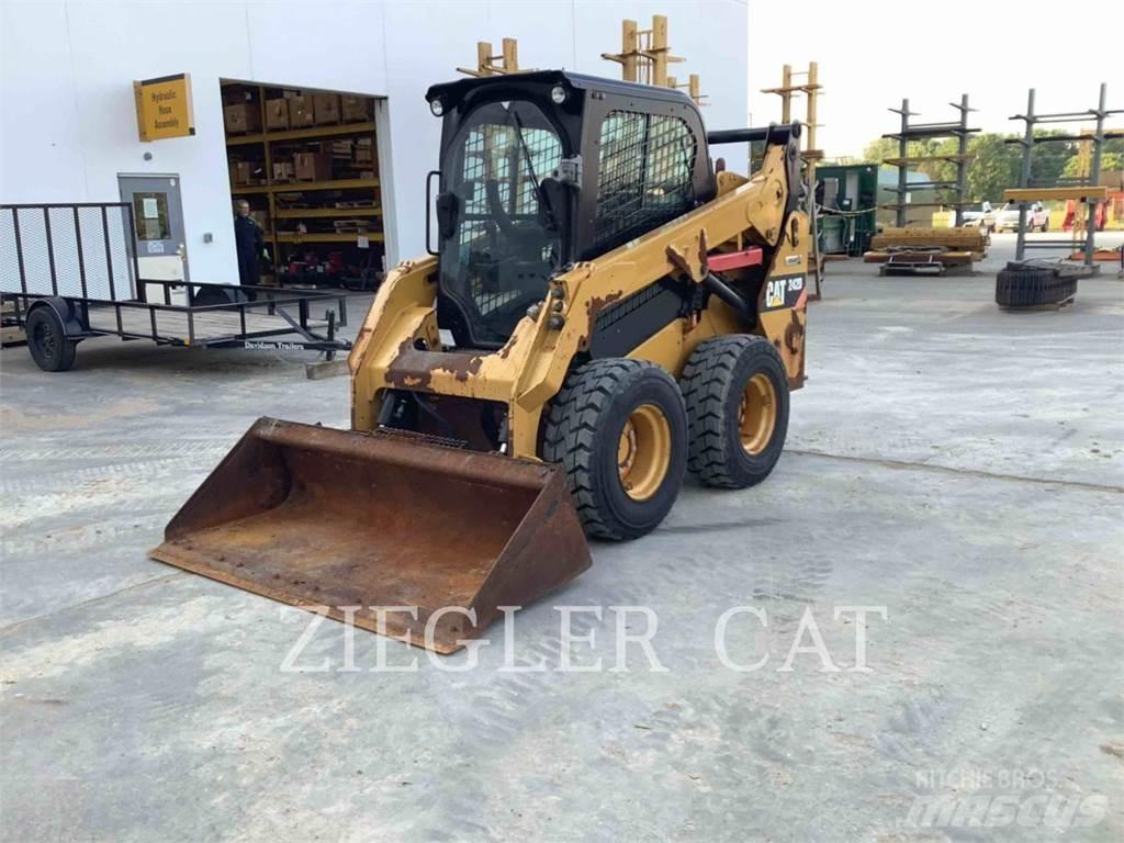 CAT 242D لوادر انزلاقية التوجيه