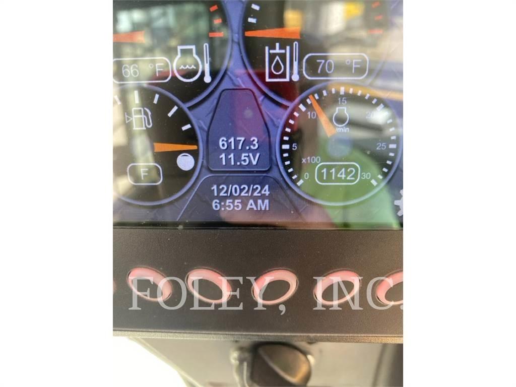 CAT 242D لوادر انزلاقية التوجيه