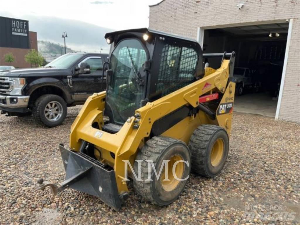 CAT 242D لوادر انزلاقية التوجيه