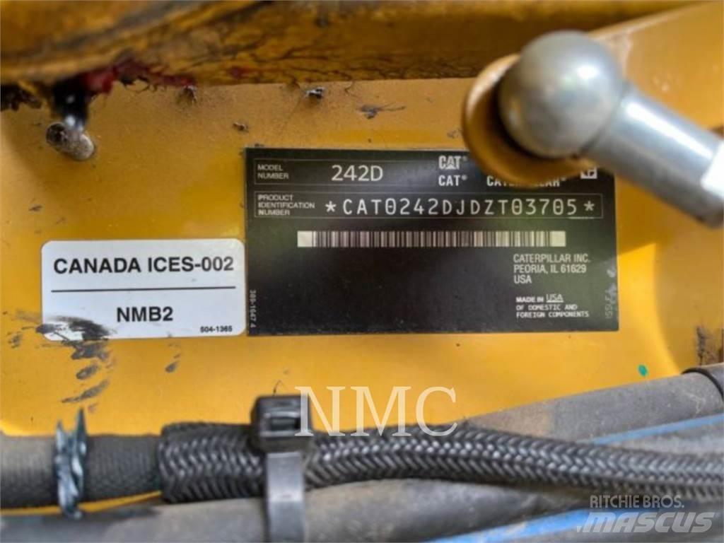 CAT 242D لوادر انزلاقية التوجيه
