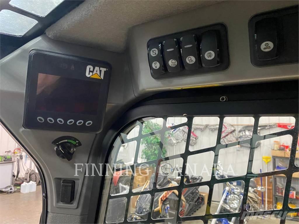 CAT 242D لوادر انزلاقية التوجيه