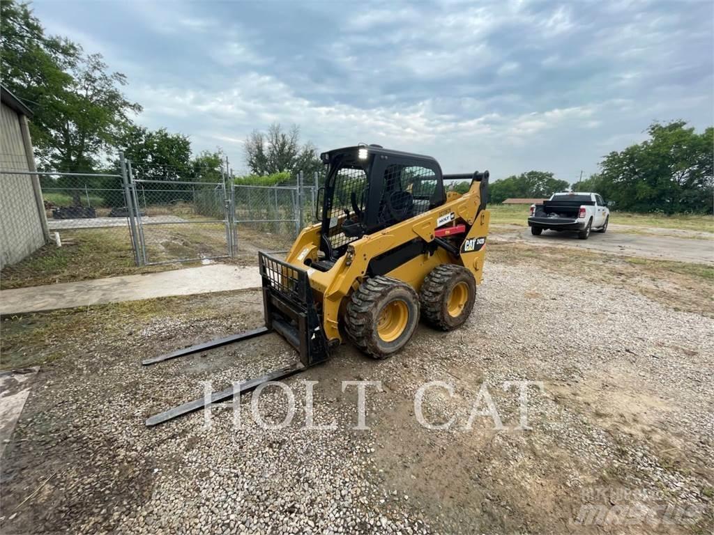 CAT 242D لوادر انزلاقية التوجيه