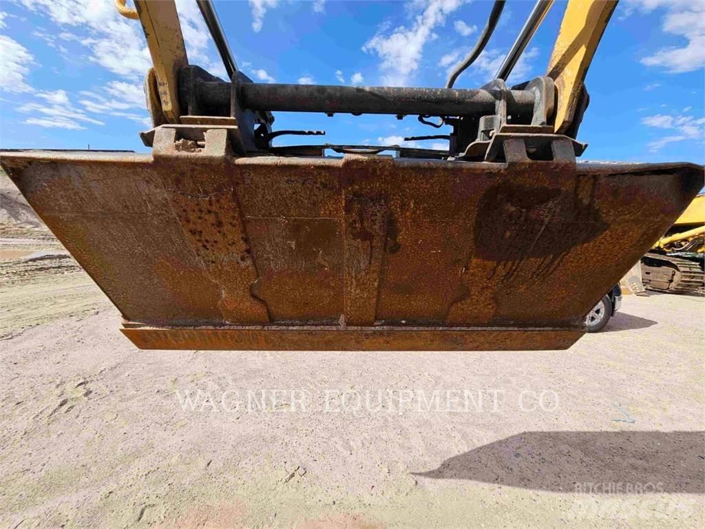 CAT 242D لوادر انزلاقية التوجيه