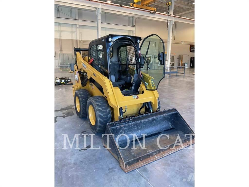 CAT 242D 3 لوادر انزلاقية التوجيه