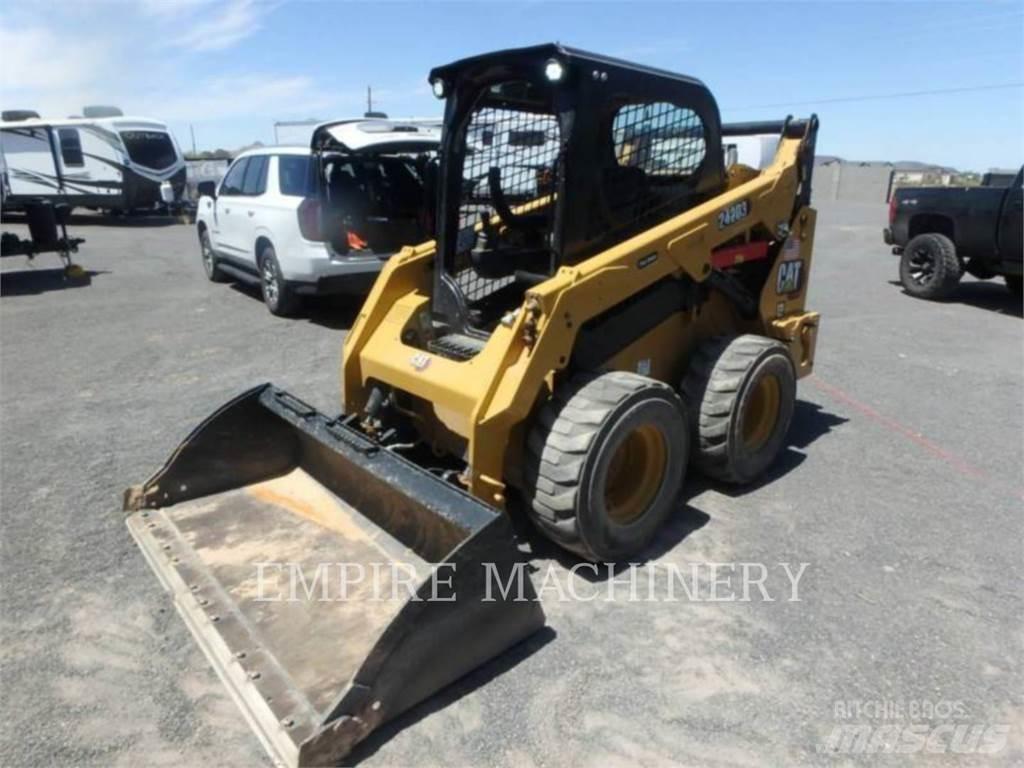 CAT 242D3 لوادر انزلاقية التوجيه