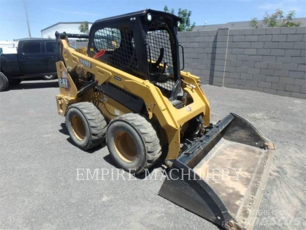 CAT 242D3 لوادر انزلاقية التوجيه