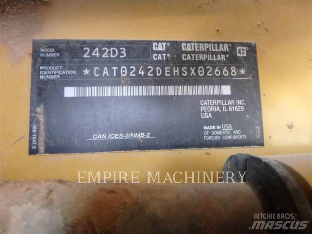 CAT 242D3 لوادر انزلاقية التوجيه
