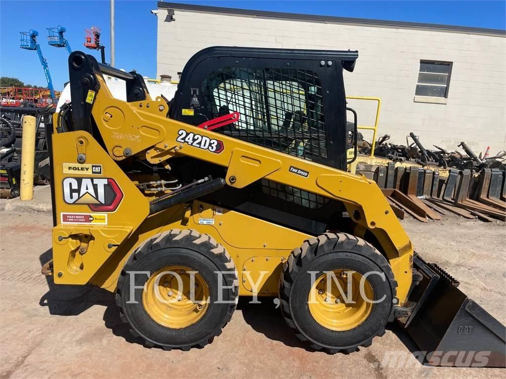 CAT 242D3 لوادر انزلاقية التوجيه