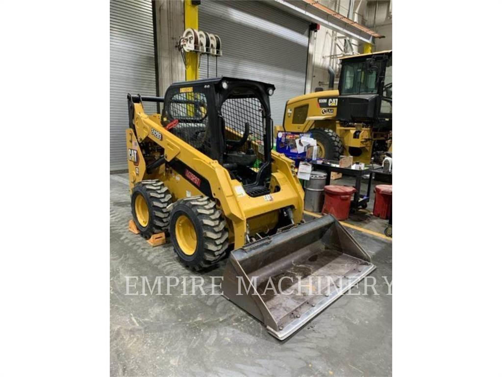 CAT 242D3 لوادر انزلاقية التوجيه