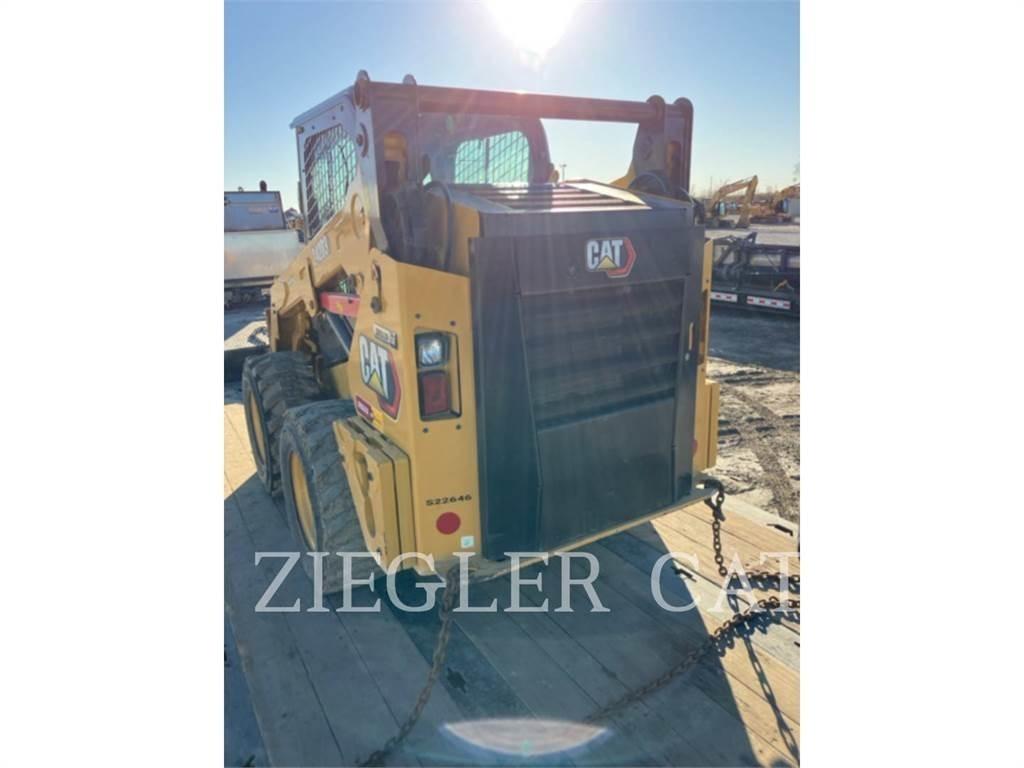 CAT 242D3 لوادر انزلاقية التوجيه