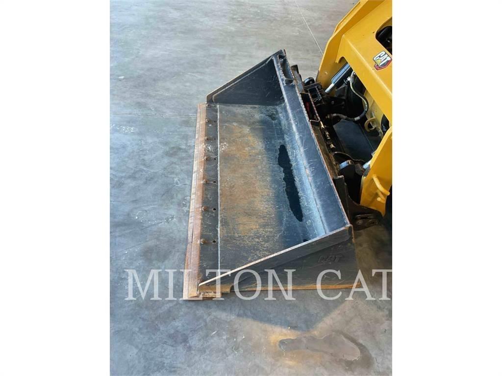 CAT 242D3 لوادر انزلاقية التوجيه
