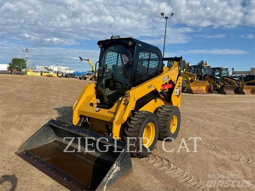 CAT 242D3 لوادر انزلاقية التوجيه