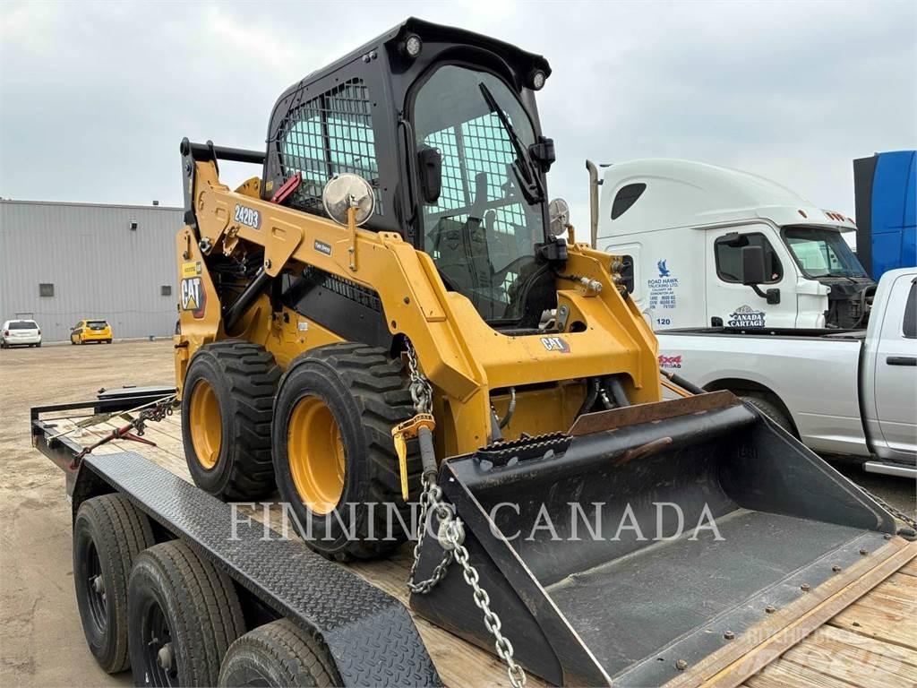 CAT 242D3 لوادر انزلاقية التوجيه