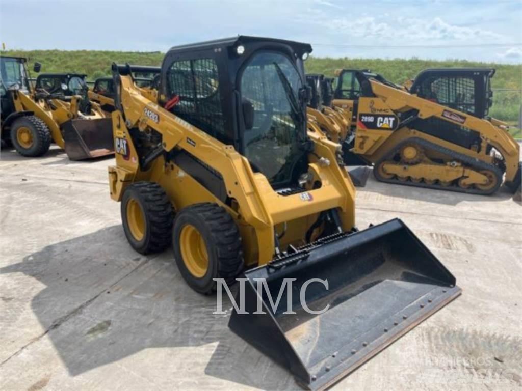 CAT 242D3 لوادر انزلاقية التوجيه