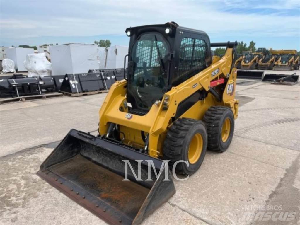 CAT 242D3 لوادر انزلاقية التوجيه