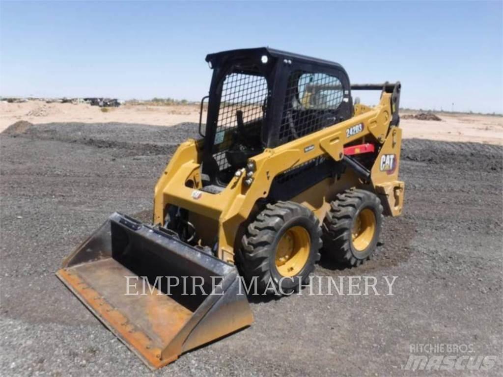 CAT 242D3 لوادر انزلاقية التوجيه