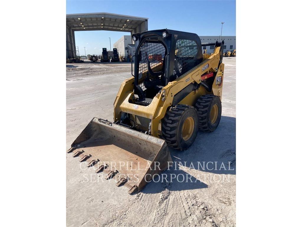 CAT 242D3 لوادر انزلاقية التوجيه