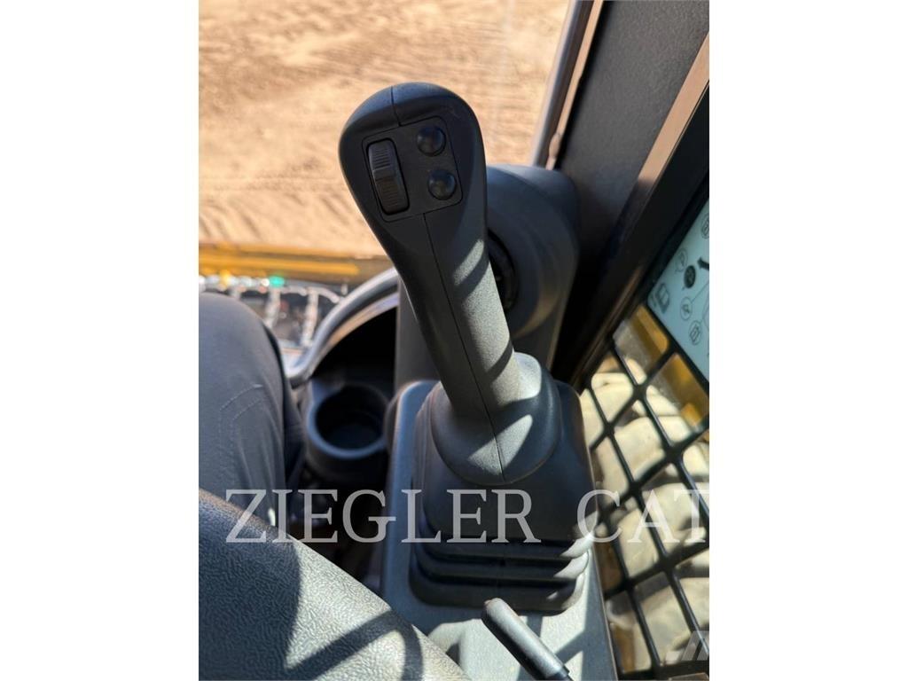 CAT 242D3 لوادر انزلاقية التوجيه