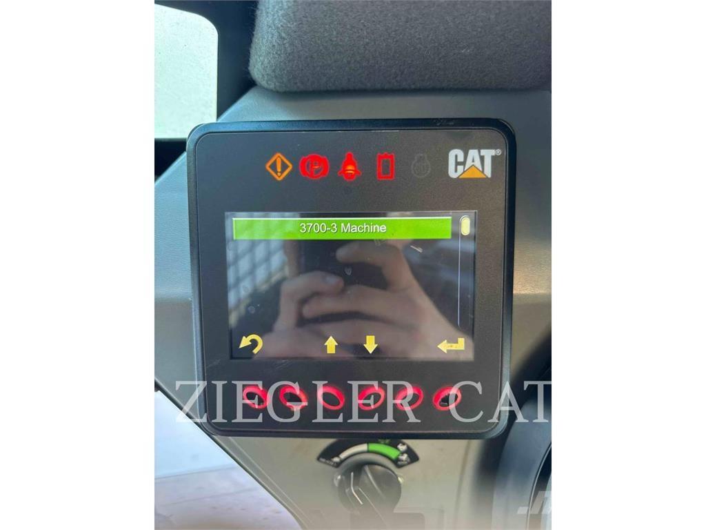 CAT 242D3 لوادر انزلاقية التوجيه