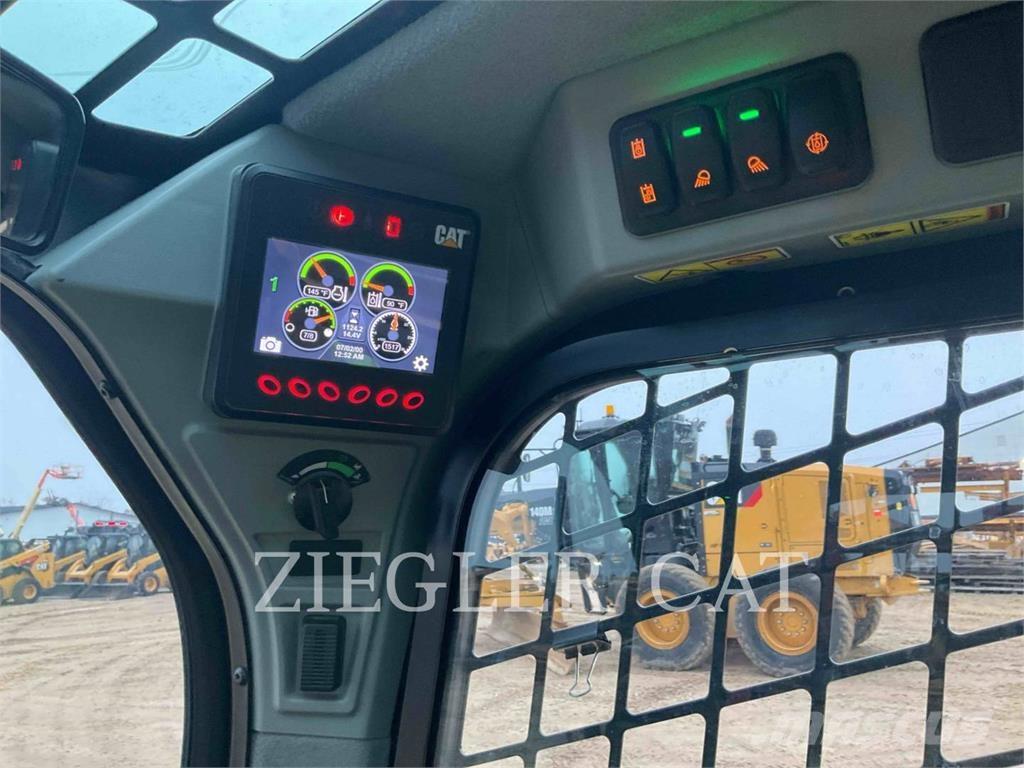 CAT 242D3 لوادر انزلاقية التوجيه