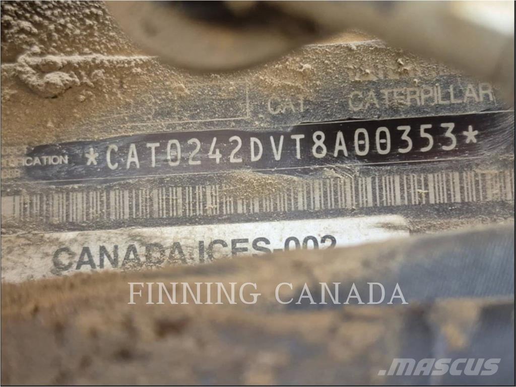 CAT 242D3 لوادر انزلاقية التوجيه