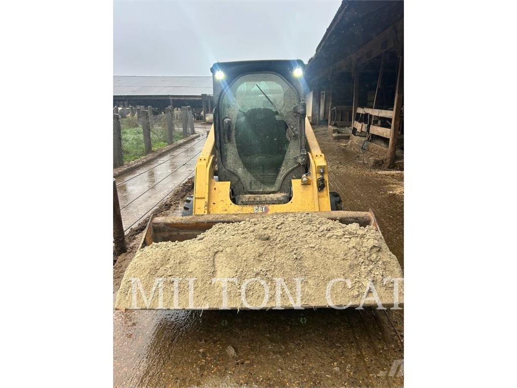 CAT 242D3 لوادر انزلاقية التوجيه