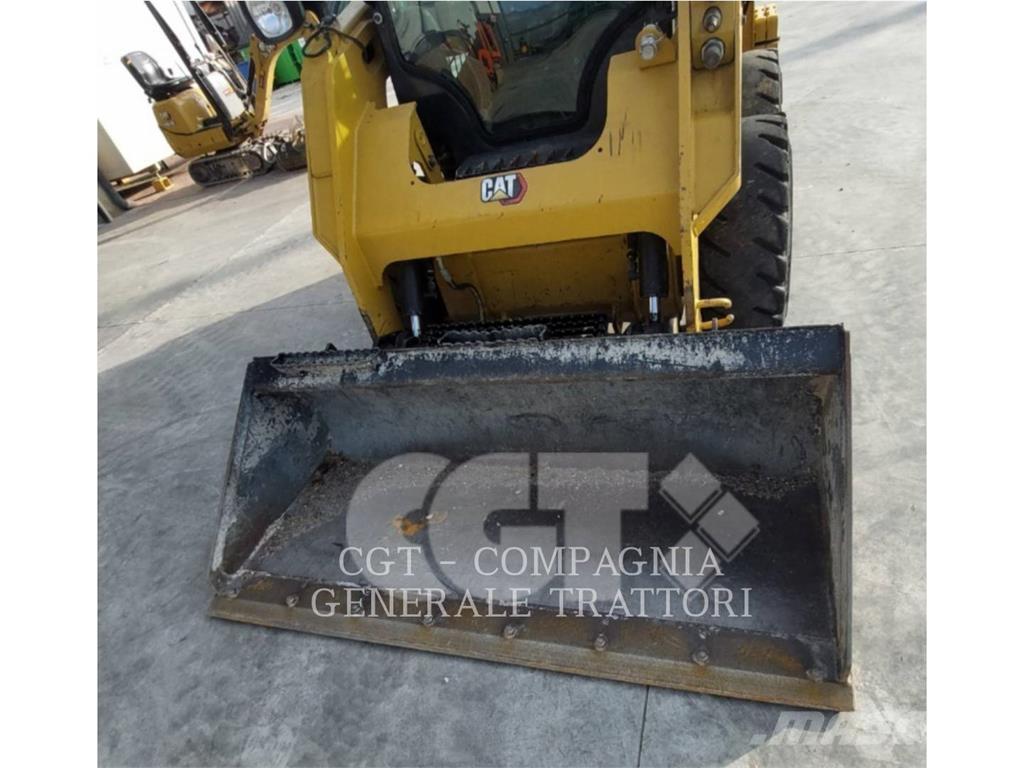 CAT 242D3 لوادر انزلاقية التوجيه