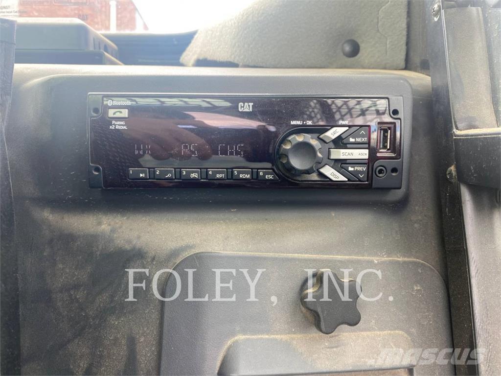 CAT 242D3 لوادر انزلاقية التوجيه