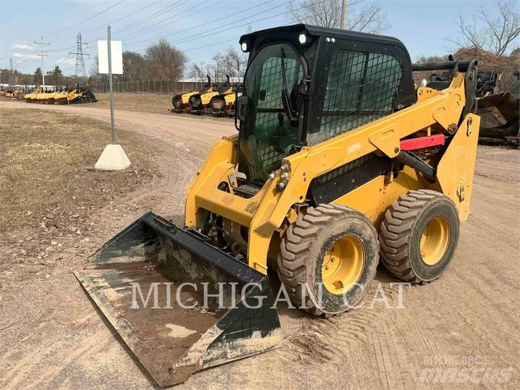 CAT 242D3 A2Q لوادر انزلاقية التوجيه