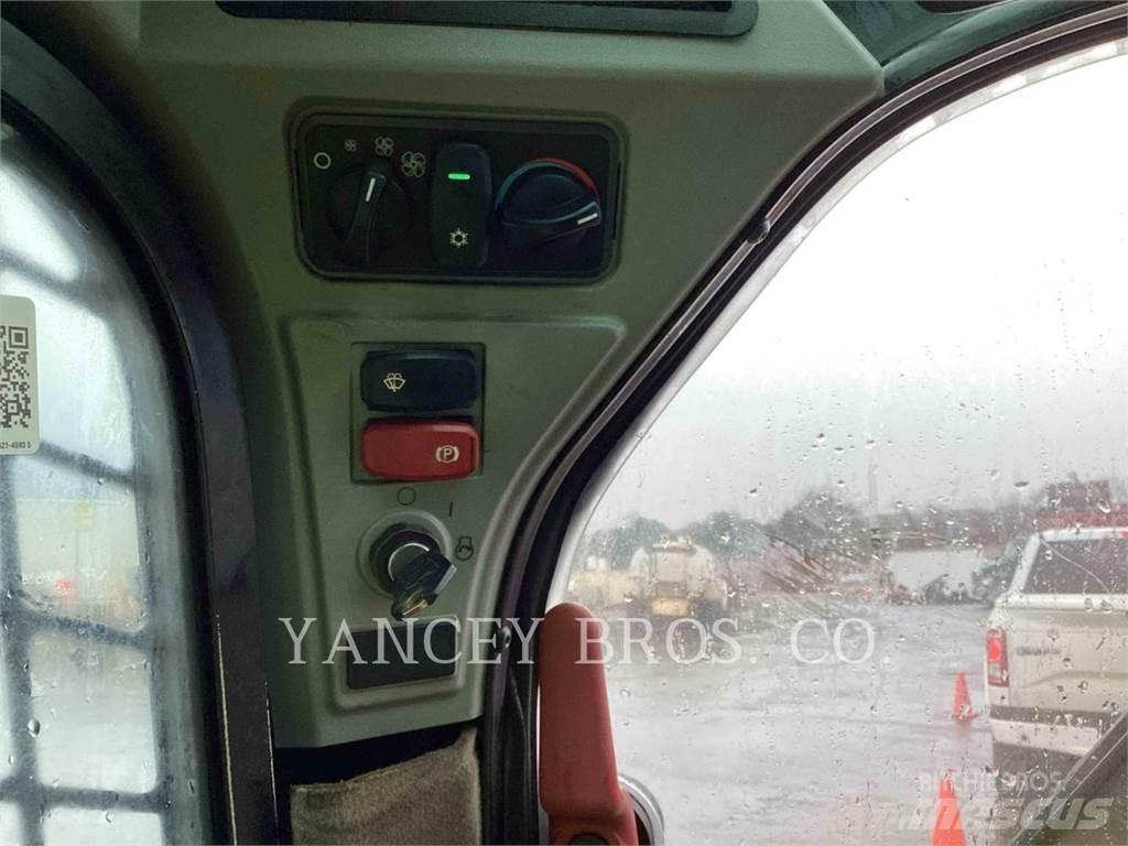 CAT 242D3 AC لوادر انزلاقية التوجيه