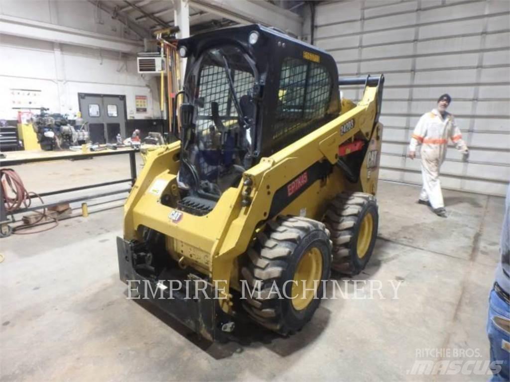 CAT 242D3 CA لوادر انزلاقية التوجيه